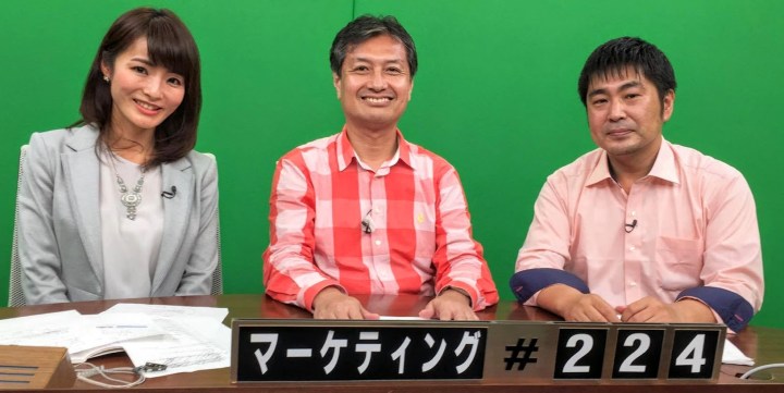 左から、キャスターの福山　知沙さん、私、ビデオ・リサーチ　澤井　喜代司さん