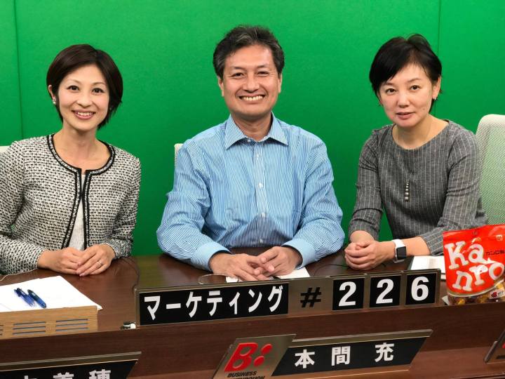 左からキャスターの田中さん、本間、カンロ 内山さん
