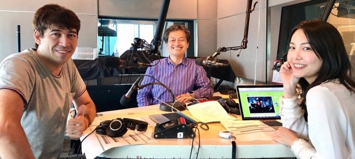 番組開始前のサッシャさん、寺岡さんと